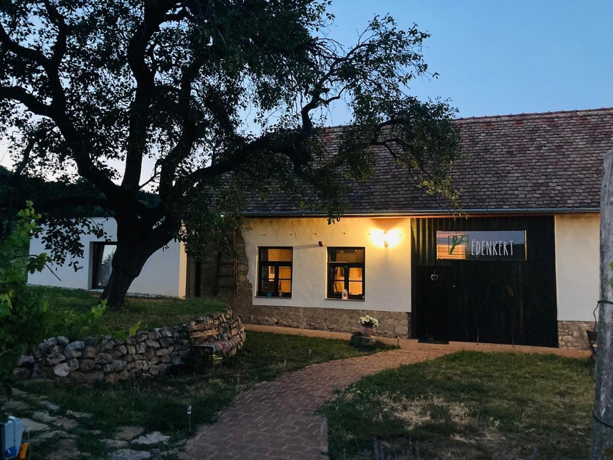 Édenkert Vendégházak Pécsvárad Exterior foto
