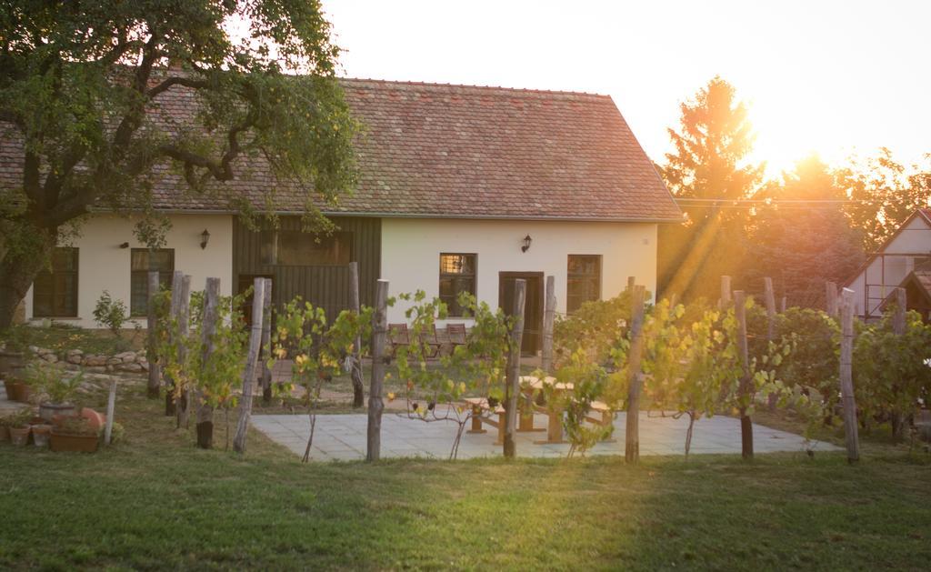 Édenkert Vendégházak Pécsvárad Exterior foto